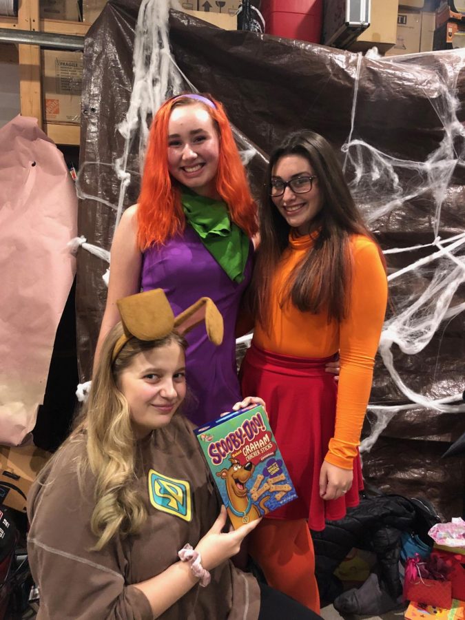 Cidney Cassano (as Scooby), Jillian Holen (as Daphne), and Mikaela Torcello (as Velma) solved the mystery of the missing Scooby Snacks. Those meddling kids!
