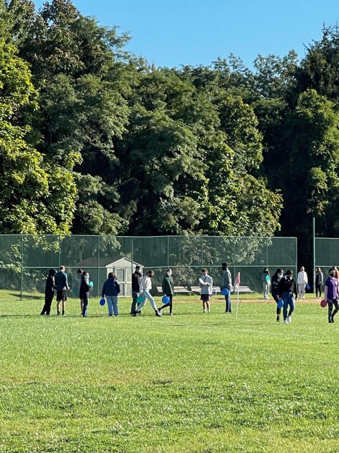 Here we have second period gym class including the freshmen. This is their first year learning Disc Golf. Hopefully, they dont stink as much as the rest of us.