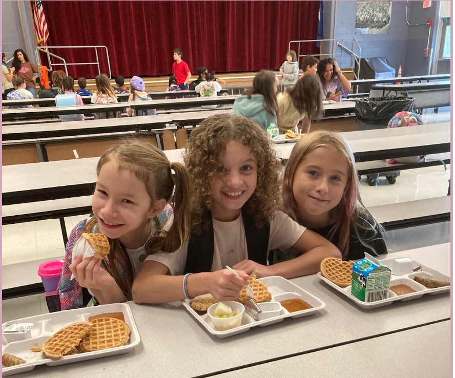 Students at CLS Ella Famiglietti, Evelyn Diesing, and Abigail Didio eating their free breakfast. According to Better Health Channel, breakfast boosts brainpower.
