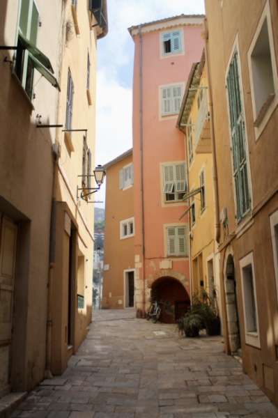 The style and color of the buildings are influenced by neighboring countries like Spain and Italy. This area of France was part of Genoa, part of current day Italy, until 1858.